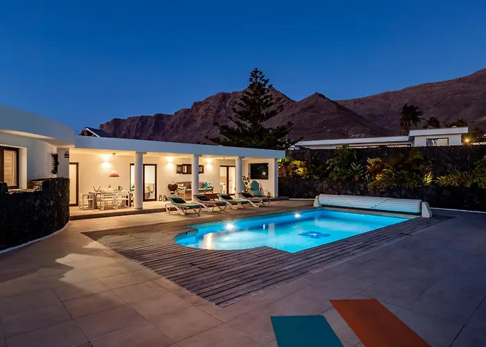 Casa Marina With Pool, Garden And Terrace וילה