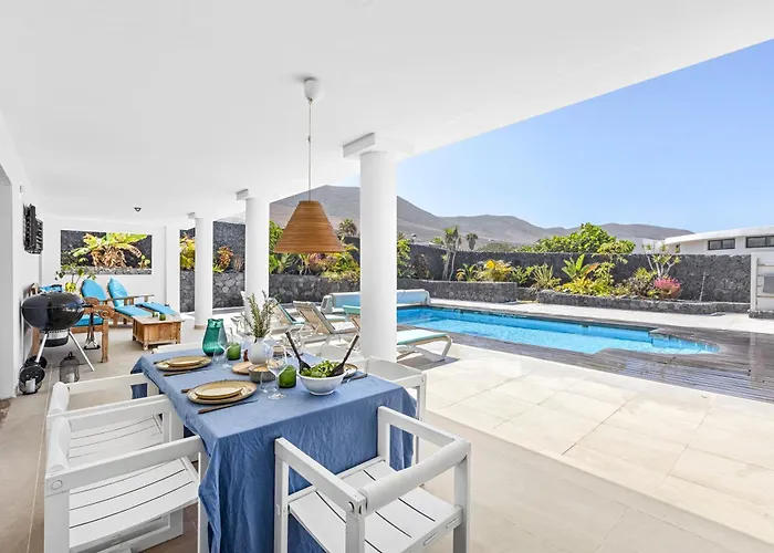 Casa Marina With Pool, Garden And Terrace פאמארה