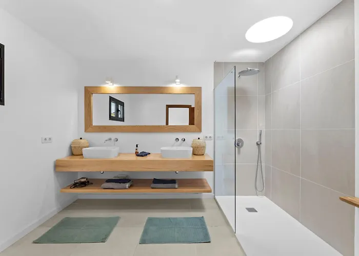 Casa Marina With Pool, Garden And Terrace וילה