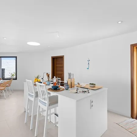 Vila Casa Marina With Pool, Garden And Terrace