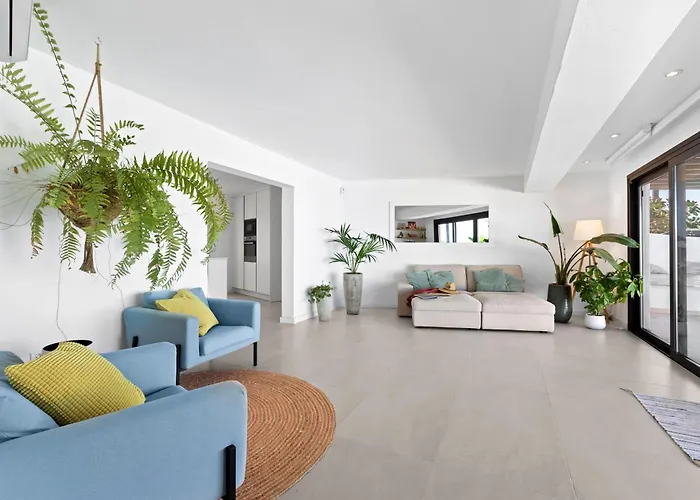 Villa Casa Marina With Pool, Garden And Terrace