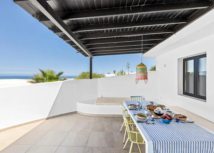 Villa Casa Marina With Pool, Garden And Terrace *