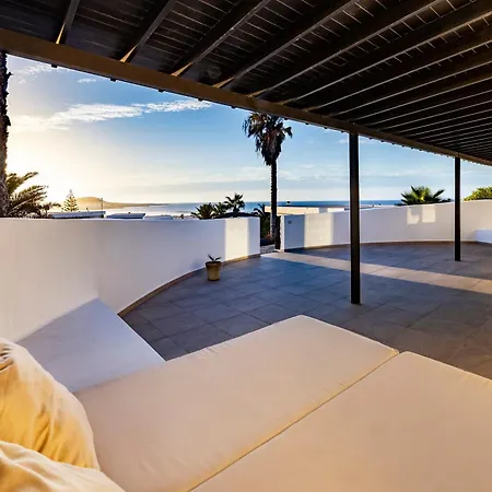 Вилла Casa Marina With Pool, Garden And Terrace *