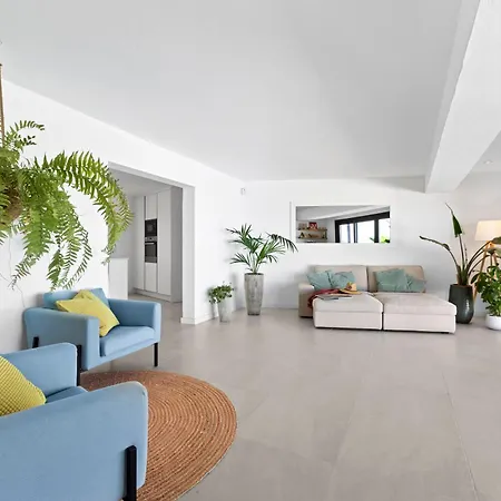 Вилла Casa Marina With Pool, Garden And Terrace
