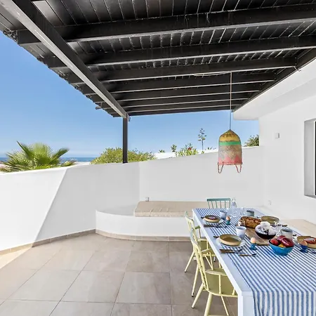 Вилла Casa Marina With Pool, Garden And Terrace *