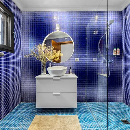 Вилла Casa Marina With Pool, Garden And Terrace *